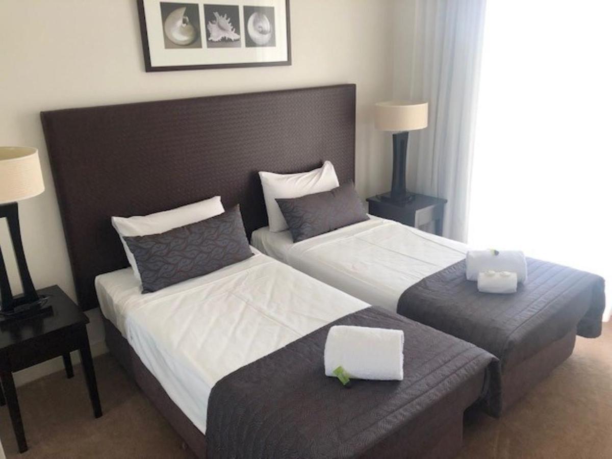 Grand Mercure Allegra Hervey Bay Kültér fotó A bedroom at the hotel