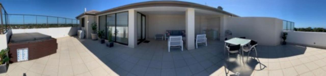 Grand Mercure Allegra Hervey Bay Kültér fotó A balcony