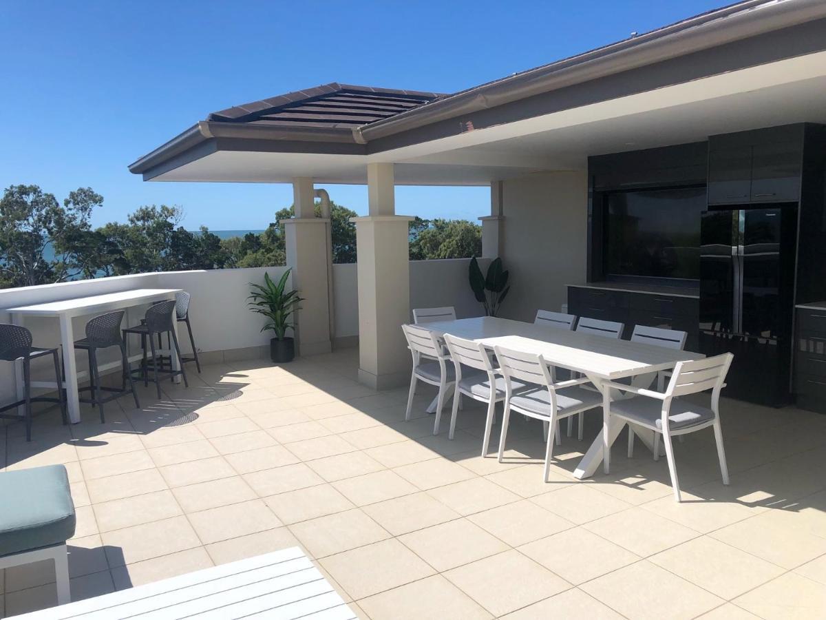 Grand Mercure Allegra Hervey Bay Kültér fotó Rooftop entertaining area