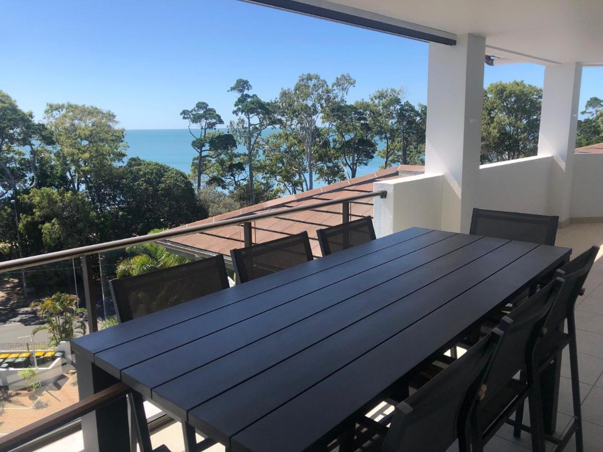 Grand Mercure Allegra Hervey Bay Kültér fotó A balcony in a residential apartment