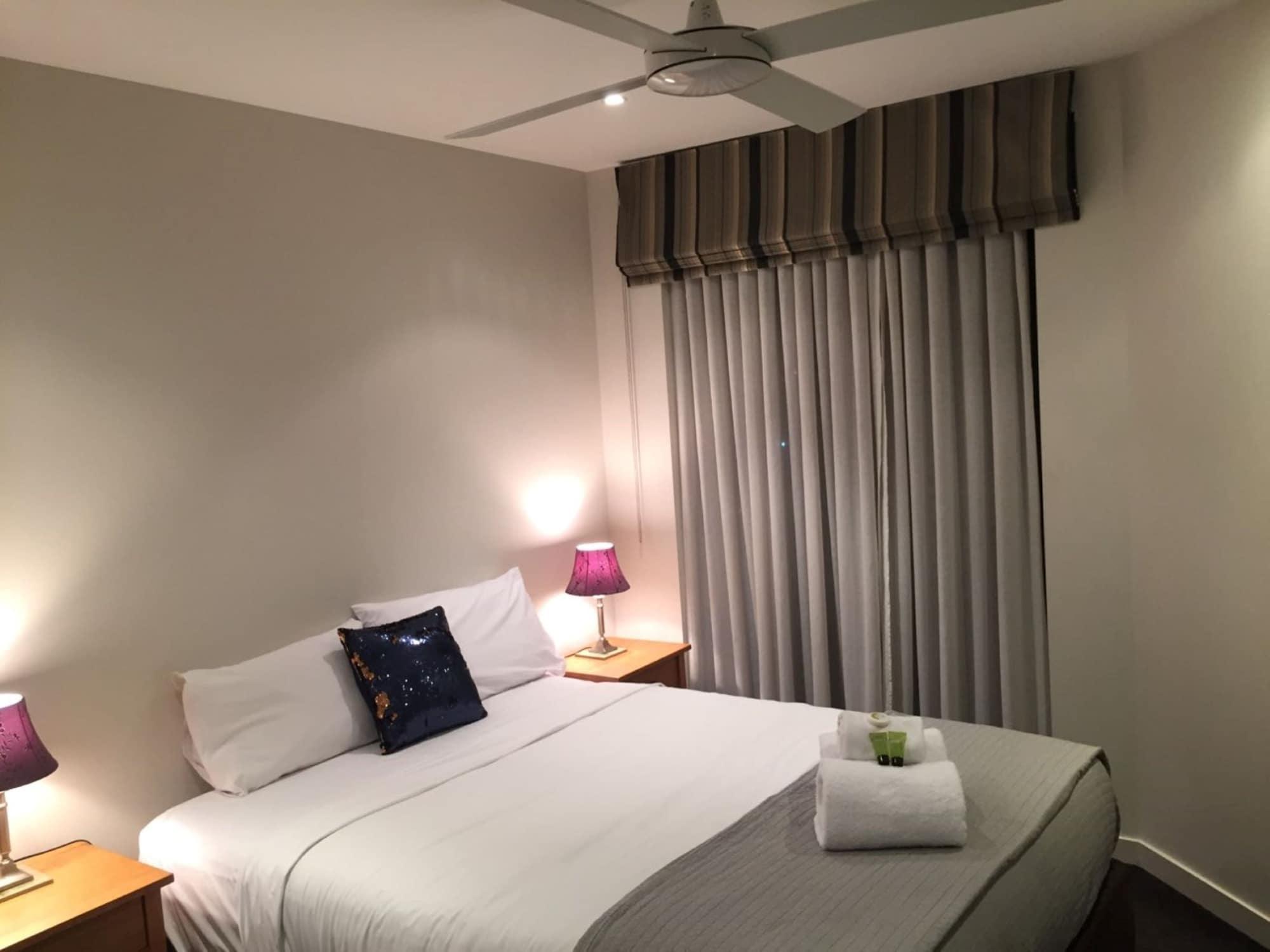 Grand Mercure Allegra Hervey Bay Kültér fotó A bedroom at the hotel
