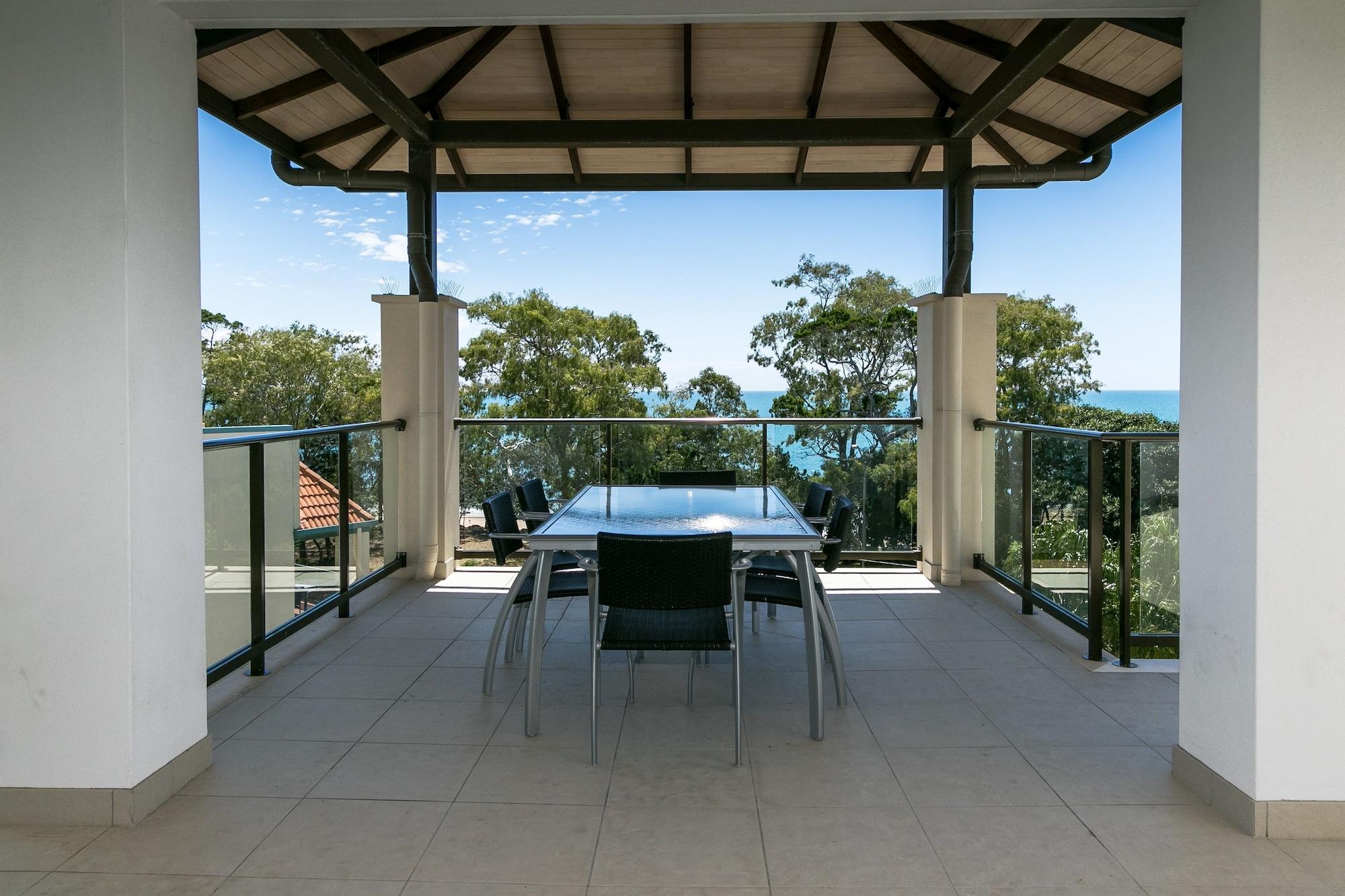 Grand Mercure Allegra Hervey Bay Kültér fotó A balcony