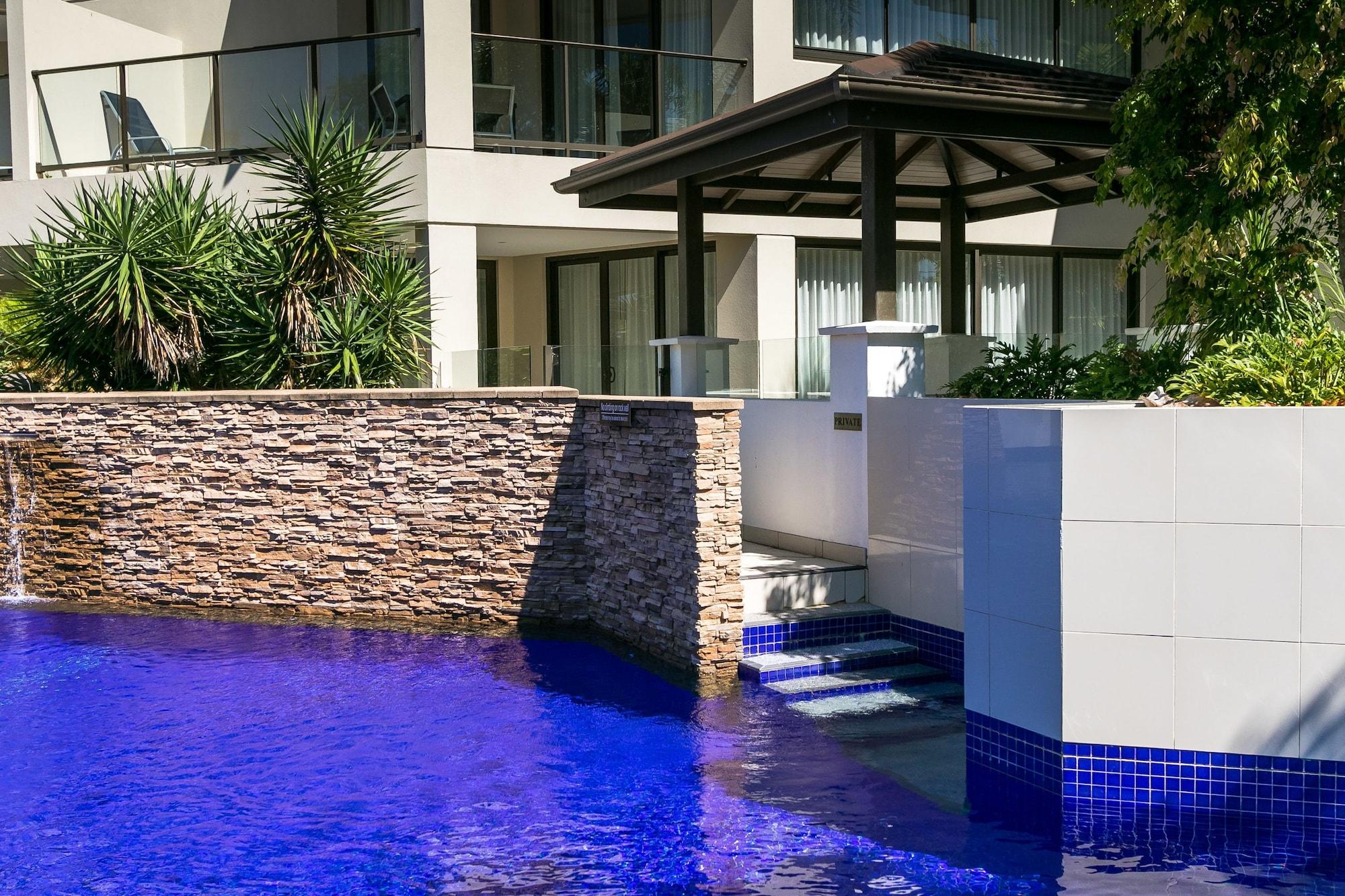 Grand Mercure Allegra Hervey Bay Kültér fotó A pool at the W Hotel, Brisbane