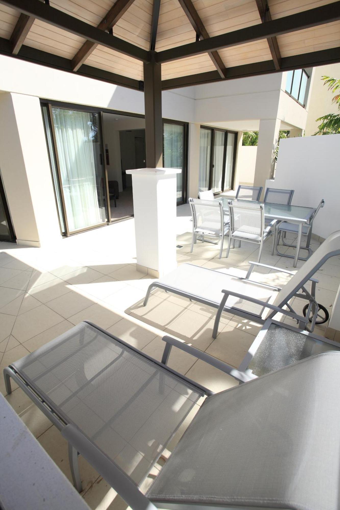 Grand Mercure Allegra Hervey Bay Kültér fotó A patio