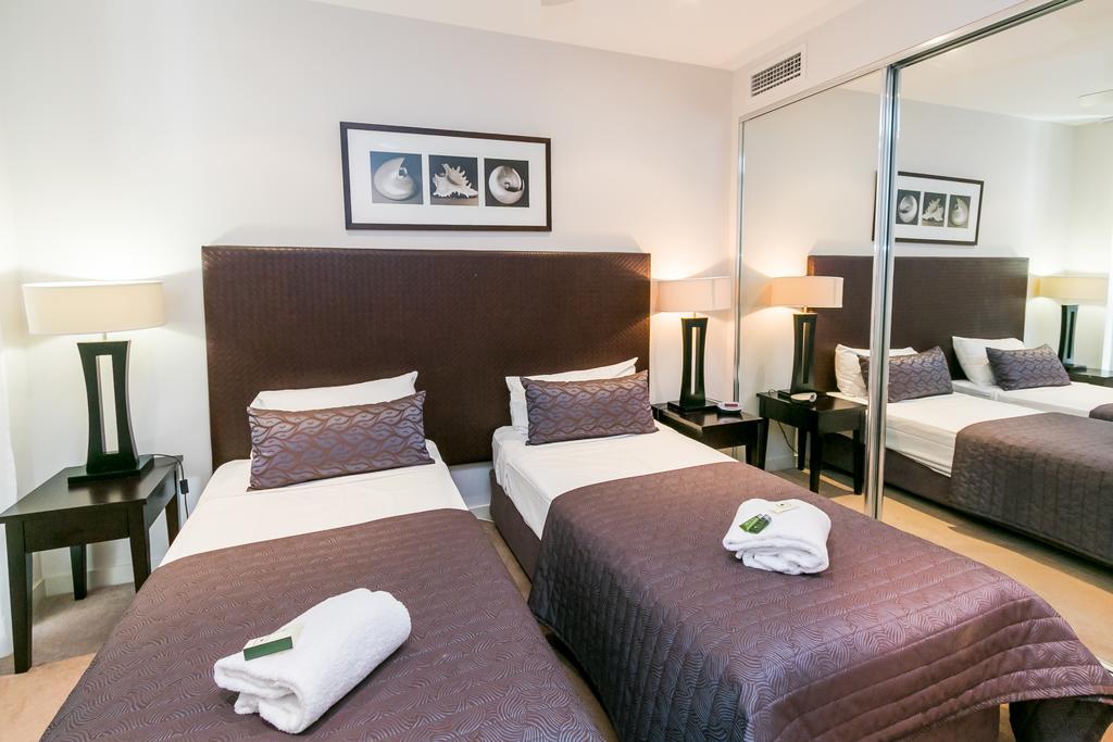 Grand Mercure Allegra Hervey Bay Kültér fotó A bedroom at the hotel