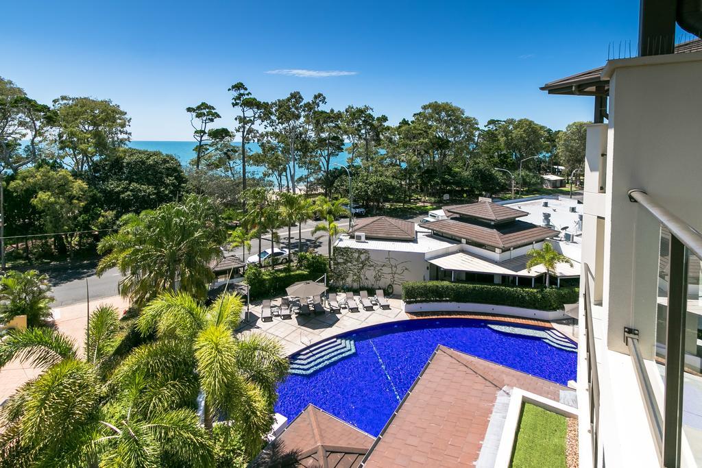 Grand Mercure Allegra Hervey Bay Kültér fotó View of the pool at the Mantra on Saltwater Island