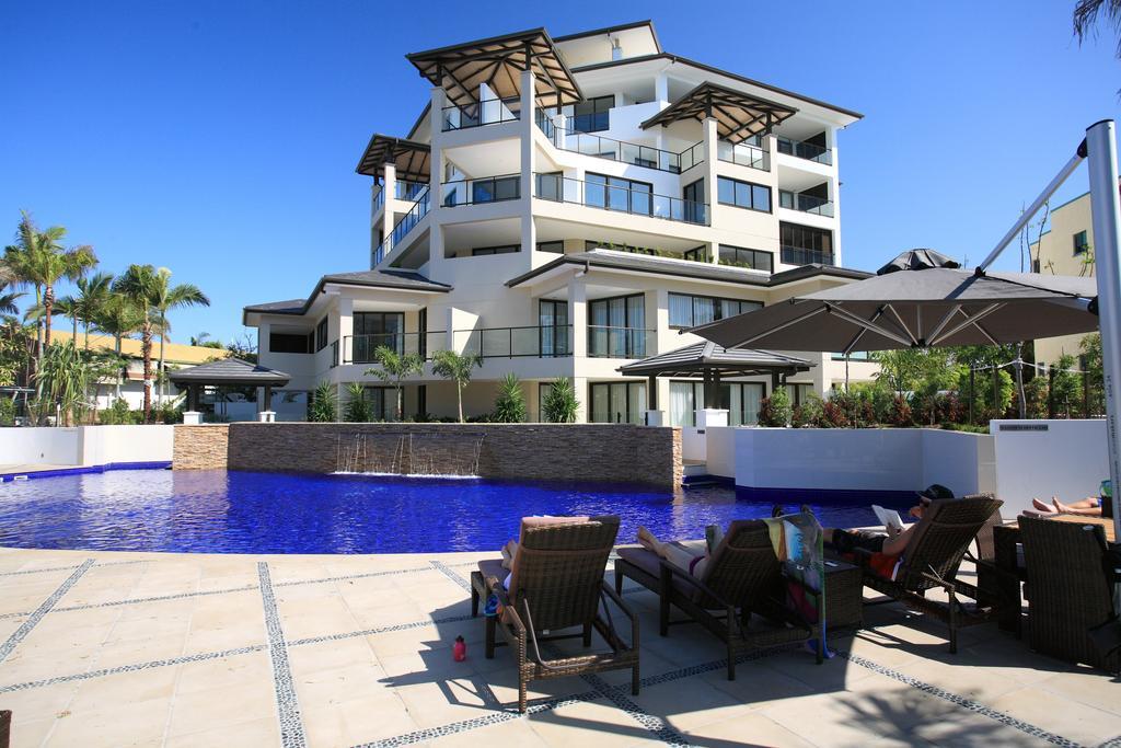 Grand Mercure Allegra Hervey Bay Kültér fotó The pool at the Mantra on Saltwater Island