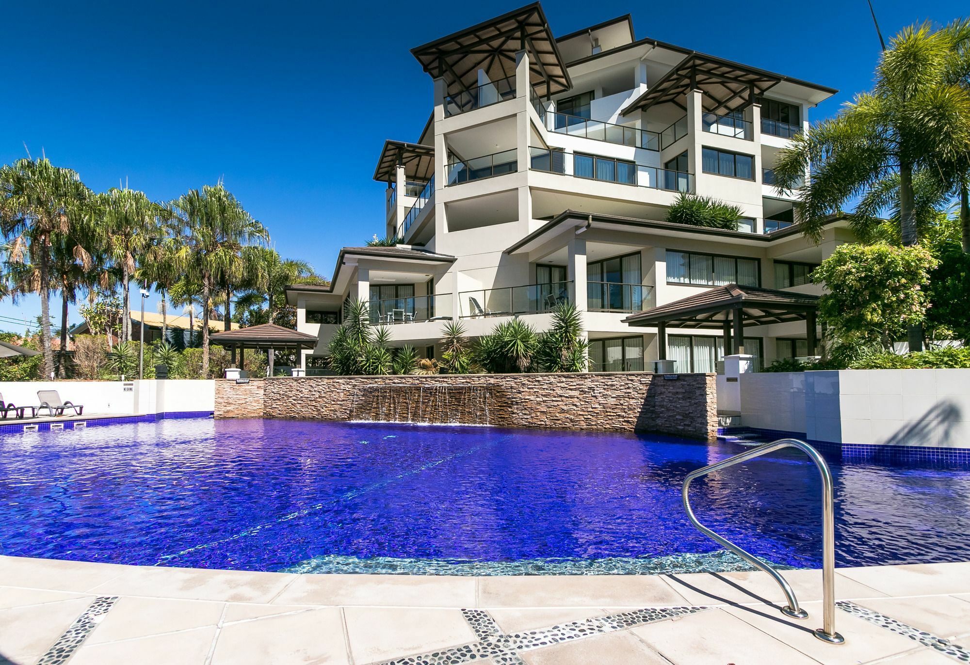 Grand Mercure Allegra Hervey Bay Kültér fotó The pool at Peppers Mantra on Saltwater Island